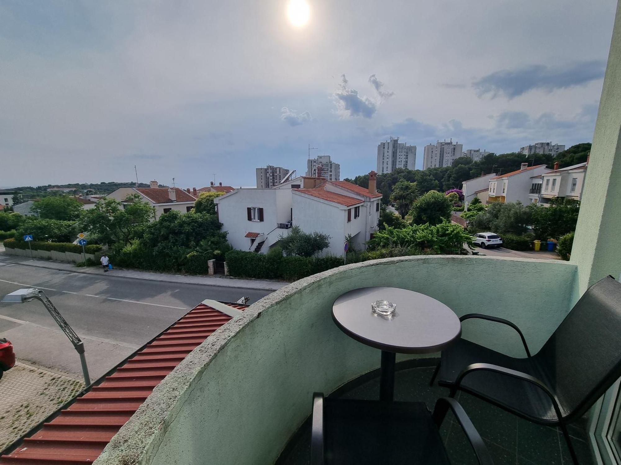 Paradiso Apartment *