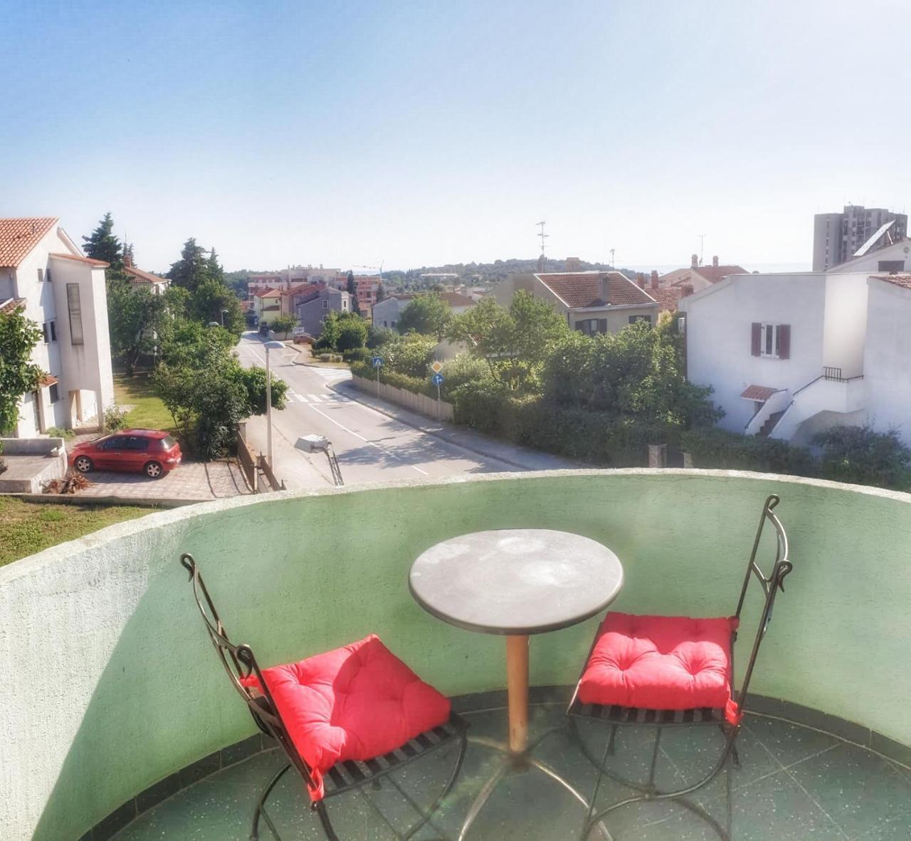 Paradiso Apartment *